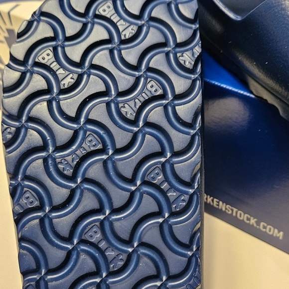 ⬆️Make An Offer Before I Donate - Picture 10 of 11